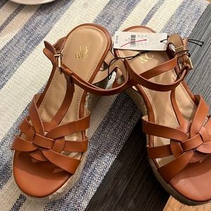 NY &Co. brown wedges